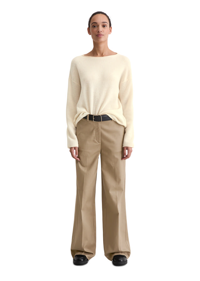 Ullarpeysa úr 100% ull með síðum ermum, beint hálsmál