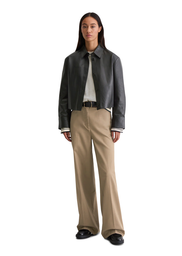 Leðurskyrta með síðum ermum og ermalíningum